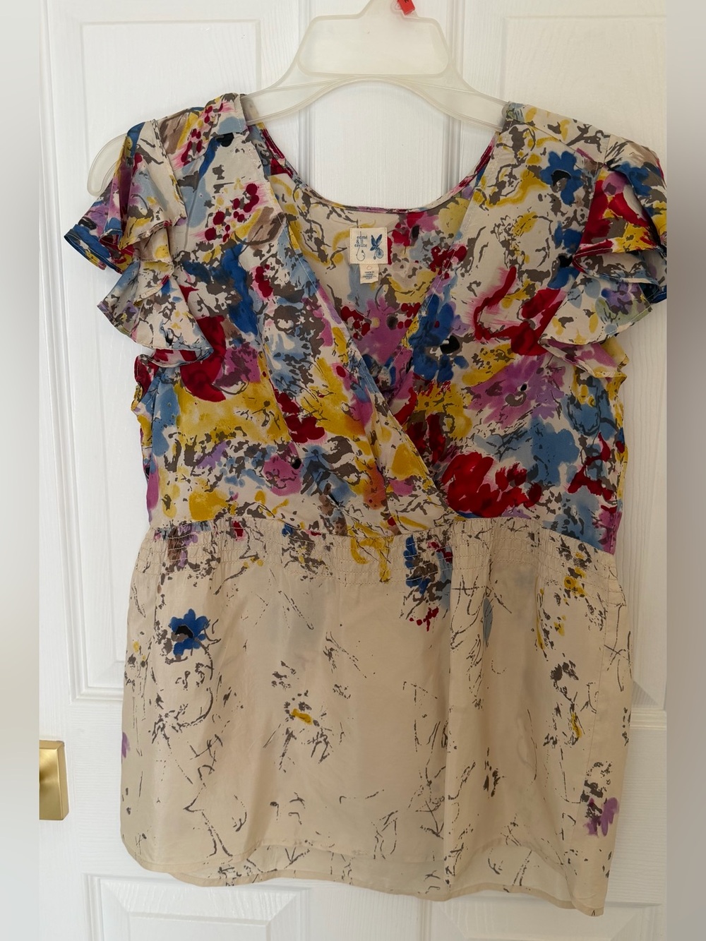 Edme and Essylde Cream Floral-Print Flutter Sleeve Casual blouse